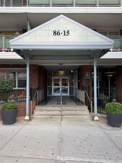 Homes For Sale - 8615 Broadway #7A<br/> Queens County, Elmhurst, NY 11373