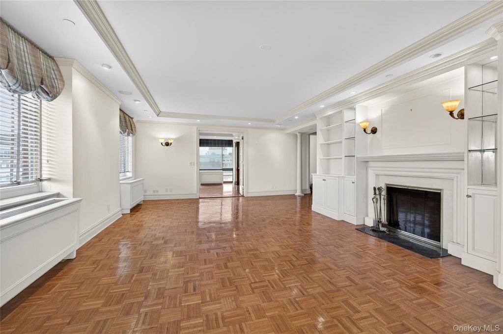 Photo of 100 Hilton Avenue #PH 5, Garden City, NY 11530 (MLS # 952078)