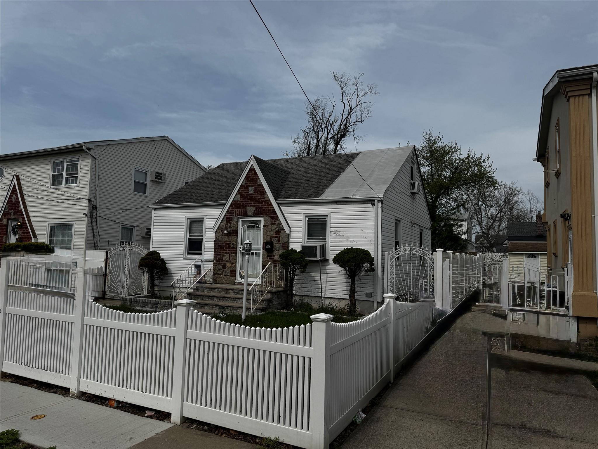 237th Street, Cambria Heights, Queens, NY - 3 Bedrooms  
2 Bathrooms  
7 Rooms - 