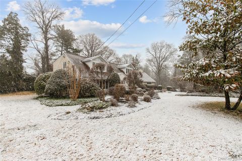 1 The Brae Woodbury NY 11797