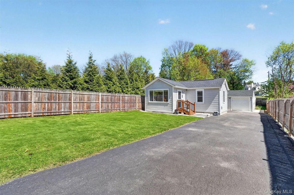 Photo of 28 Eastern Parkway, Poughkeepsie, NY 12603 (MLS # 988825)