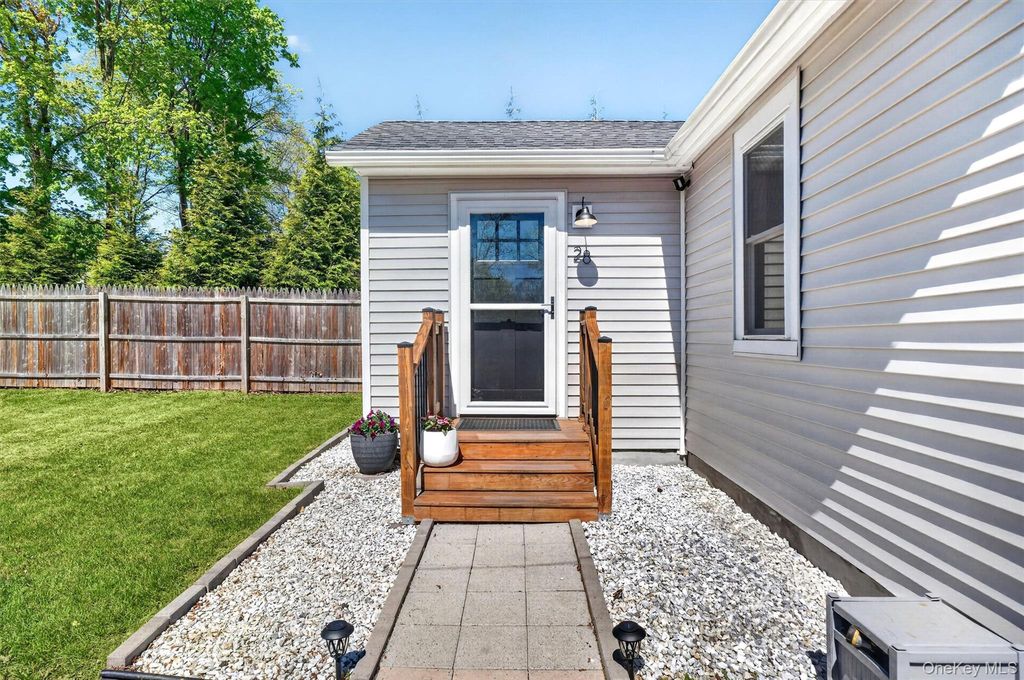 Photo of 28 Eastern Parkway, Poughkeepsie, NY 12603 (MLS # 988825)