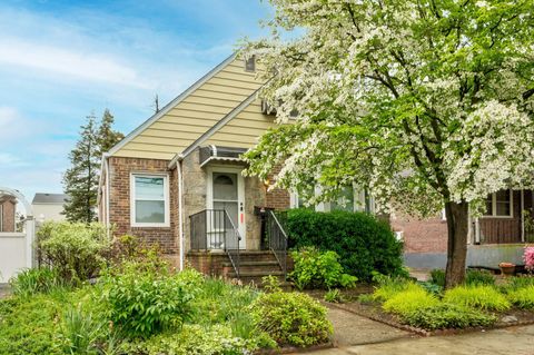 136 N 5th Street New Hyde Park NY 11040