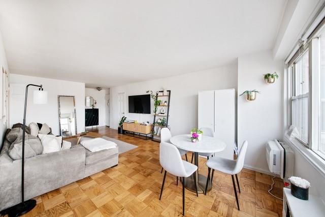 3 Sheridan Square 8M