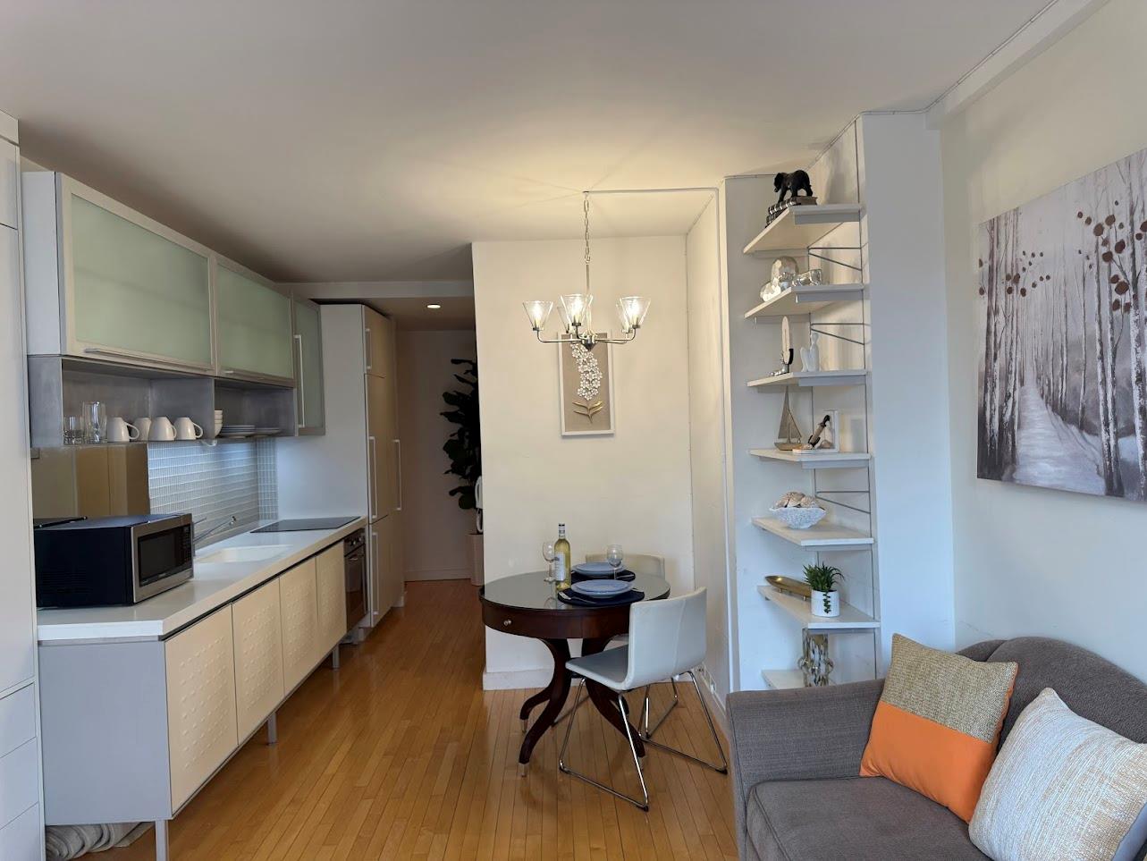310 Riverside Drive 1815/01