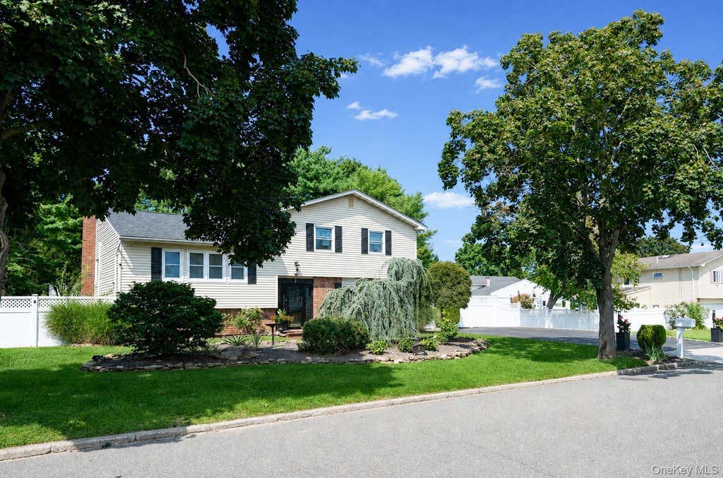 Photo of 3 Humming Lane, Coram, NY 11727 (MLS # 1039557)