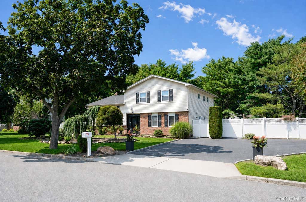 Photo of 3 Humming Lane, Coram, NY 11727 (MLS # 1039557)