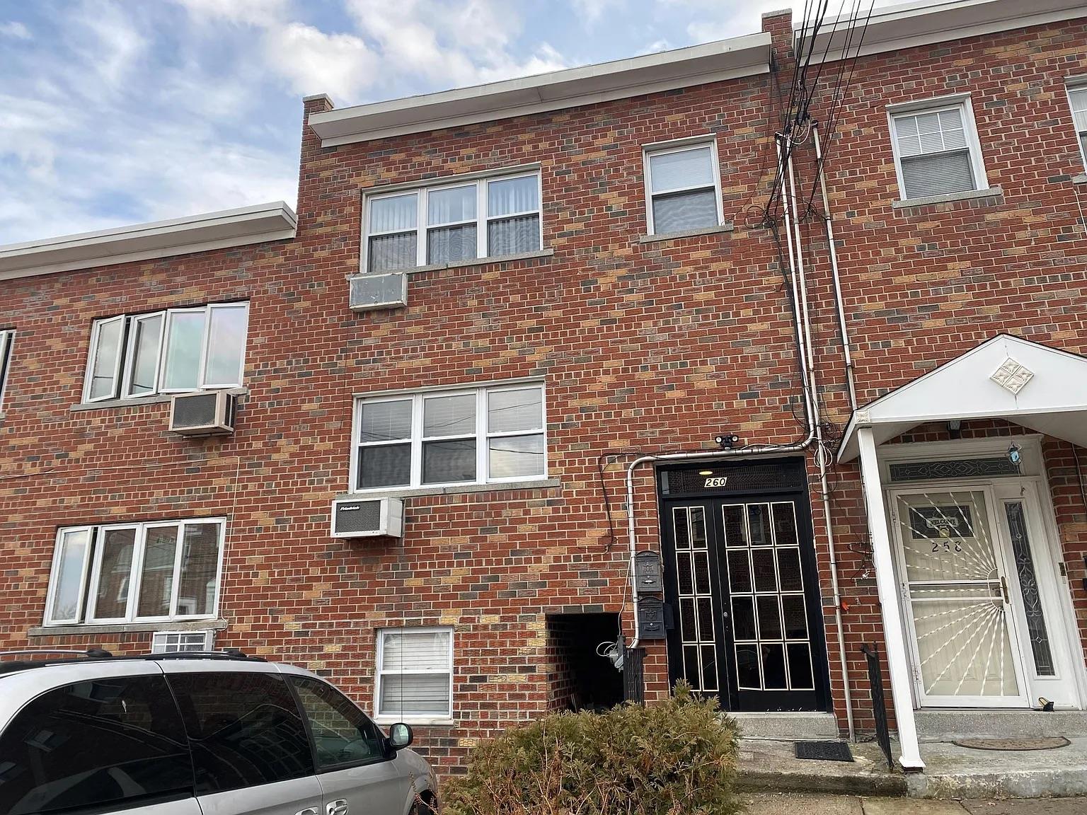 238th Street St 2 Fl, Bronx, New York - 3 Bedrooms  
1 Bathrooms  
5 Rooms - 