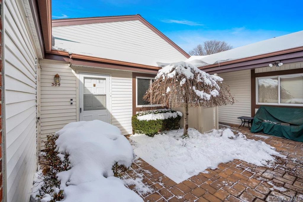 Photo of 304 Gotham Way, Saint James, NY 11780 (MLS # 944008)