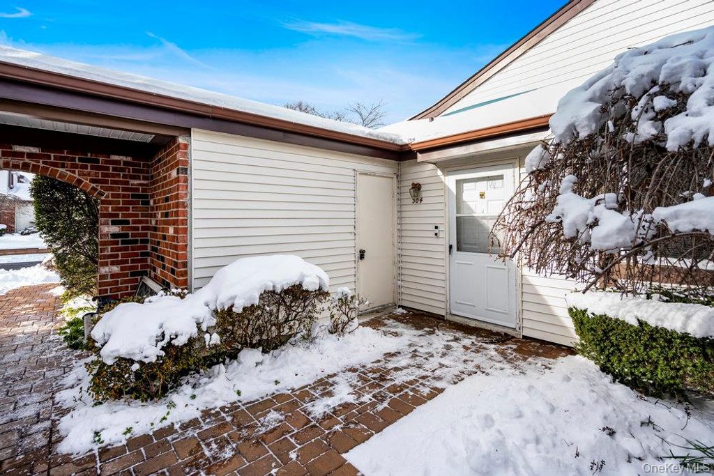 Photo of 304 Gotham Way, Saint James, NY 11780 (MLS # 944008)