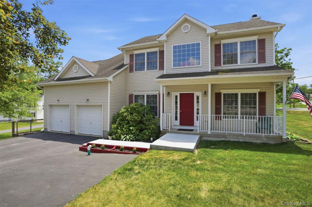 Photo of 2 Gatehouse Place, Walden, NY 12586 (MLS # 1012594)