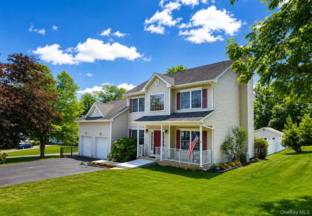Photo of 2 Gatehouse Place, Walden, NY 12586 (MLS # 1012594)