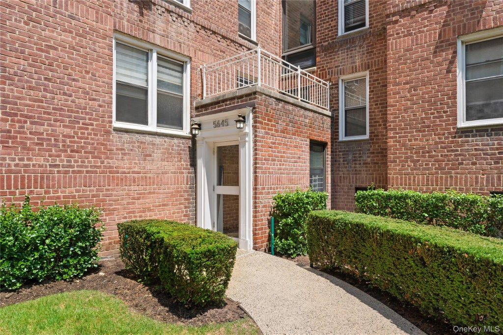 Photo of 5645 Netherland AVE #6B, Bronx, NY 10471 (MLS # 1040108)