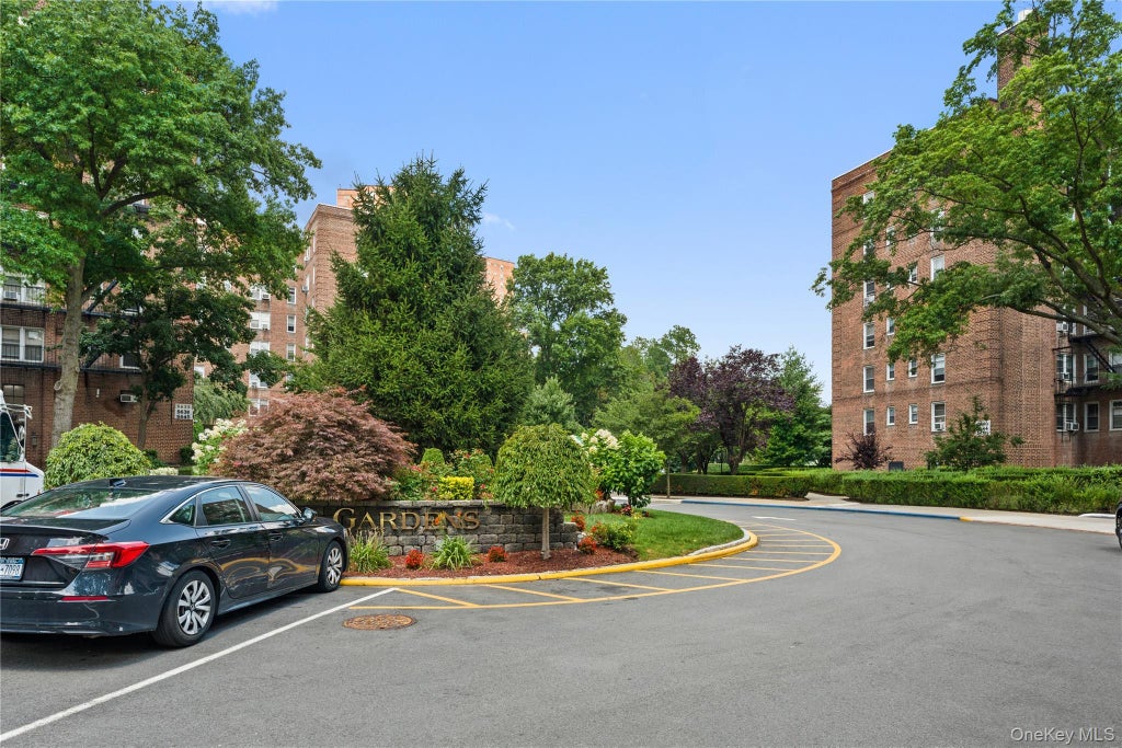 Photo of 5645 Netherland AVE #6B, Bronx, NY 10471 (MLS # 1040108)
