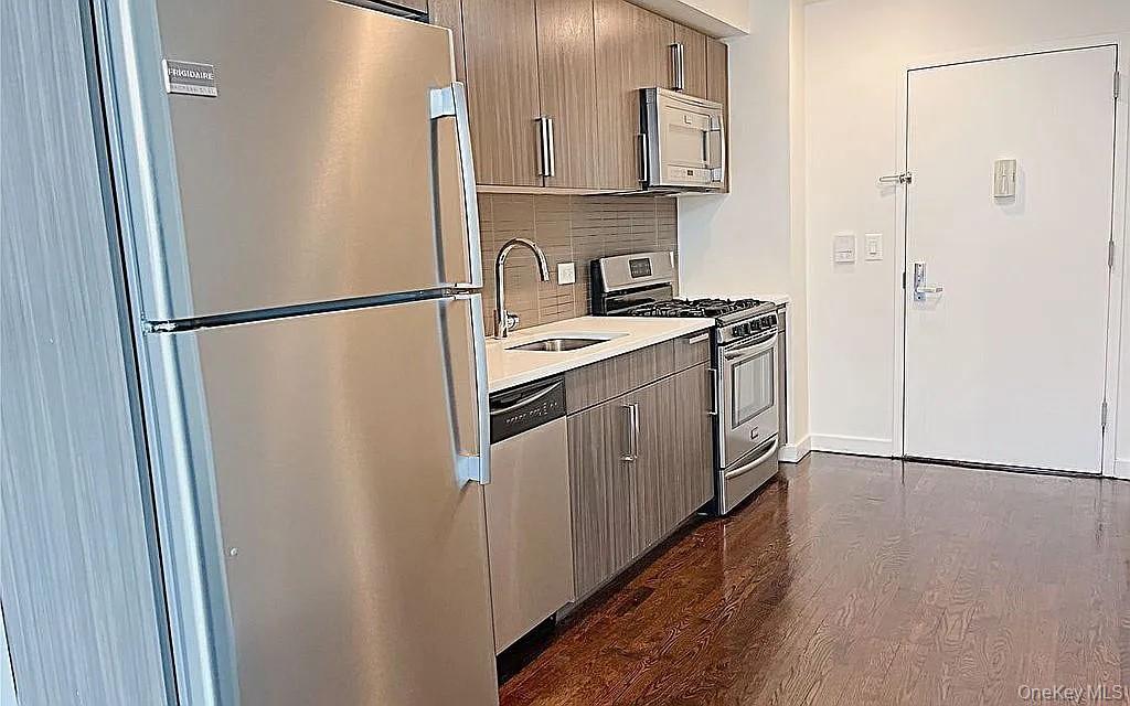 1215 Broadway 603