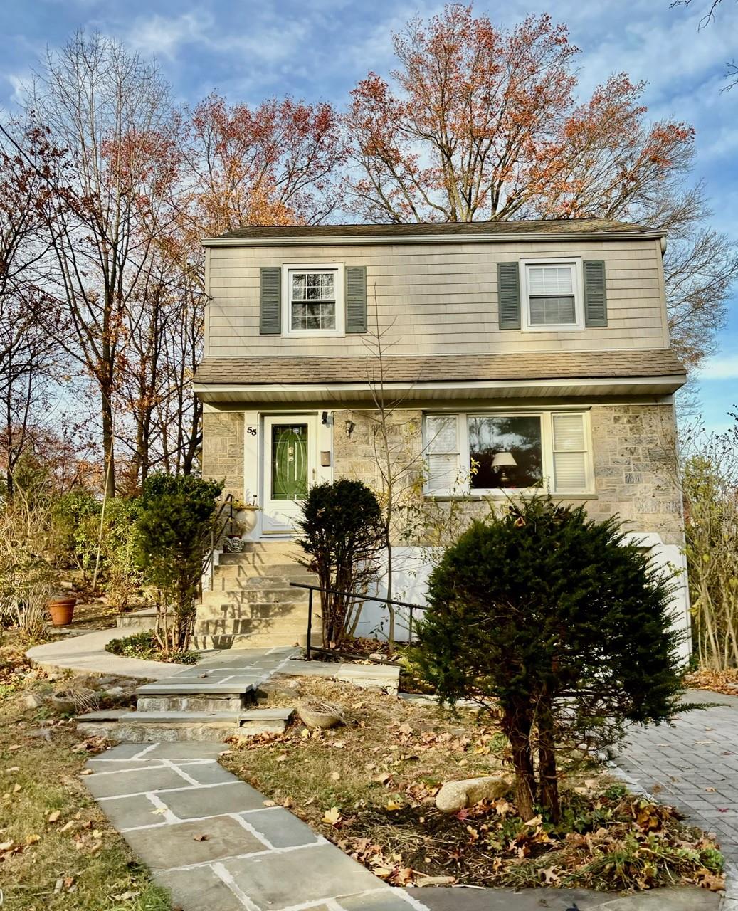 Sun Haven Drive, New Rochelle, New York - 3 Bedrooms  
1 Bathrooms - 