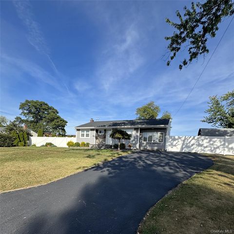 Photo of 375 Oakland Avenue, Central Islip, NY 11722 (MLS # 920280)