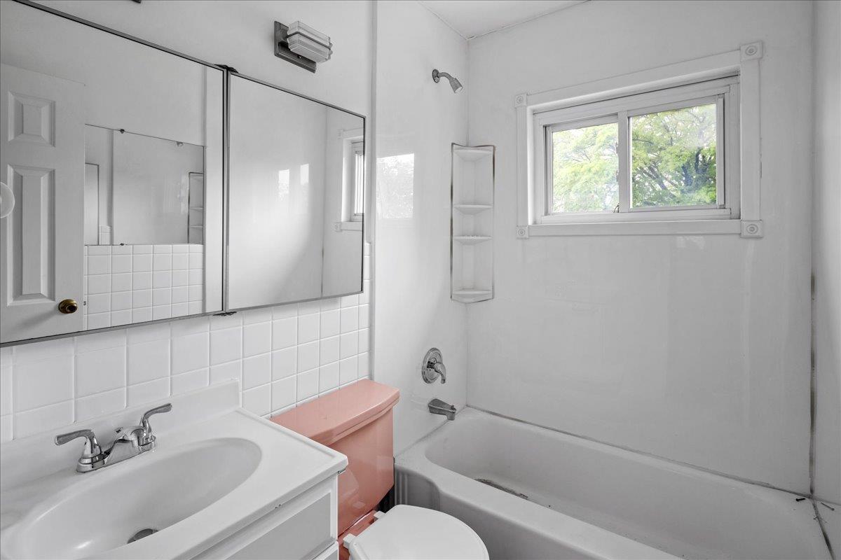 2531 Francis Lewis Boulevard, Whitestone, New York image 12