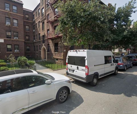 Photo of 62-64 Saunders Street #4P, Rego Park, NY 11374 (MLS # 940272)