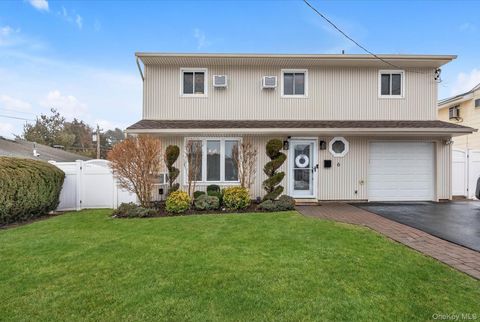 Homes For Sale - 6 Cedar Drive<br/> Plainview, NY 11803