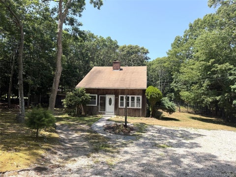 Homes For Sale - 7 Albertines Lane<br/> East Hampton, NY 11937