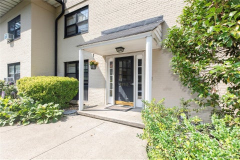 Homes For Sale - 1263 California Road #2R<br/> Westchester County, Eastchester, NY 10709