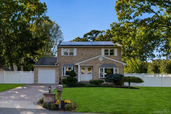 12 17TH AVE, RONKONKOMA, NY 11779 - Image 4d5877d99a04bf964772b5e794d4ff0f/1880024919