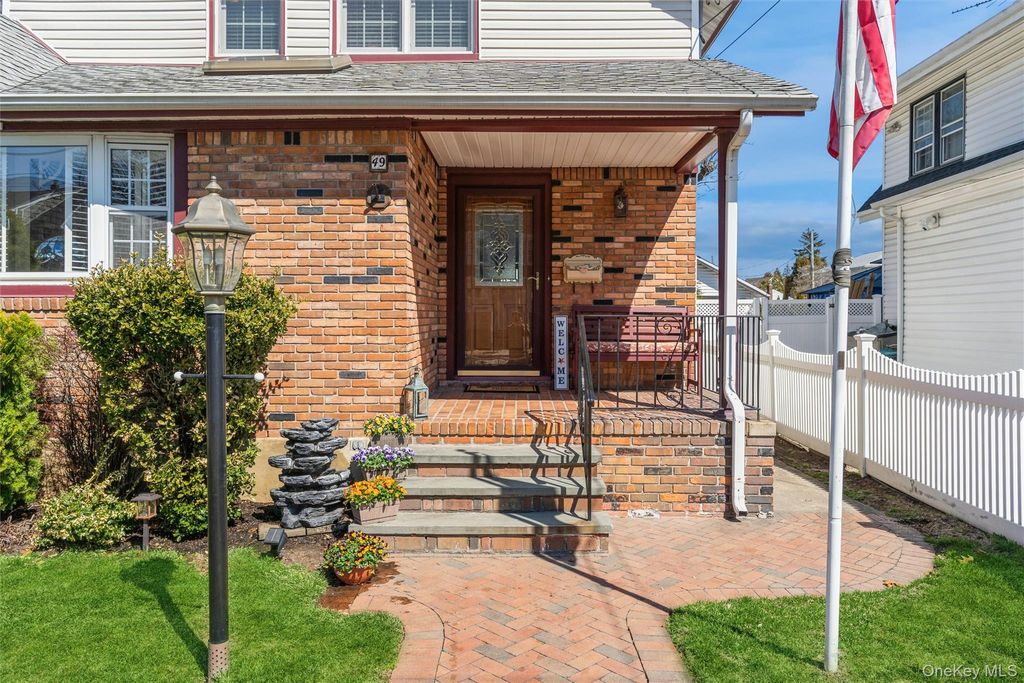 Photo of 49 Winter Street, Lynbrook, NY 11563 (MLS # 976711)