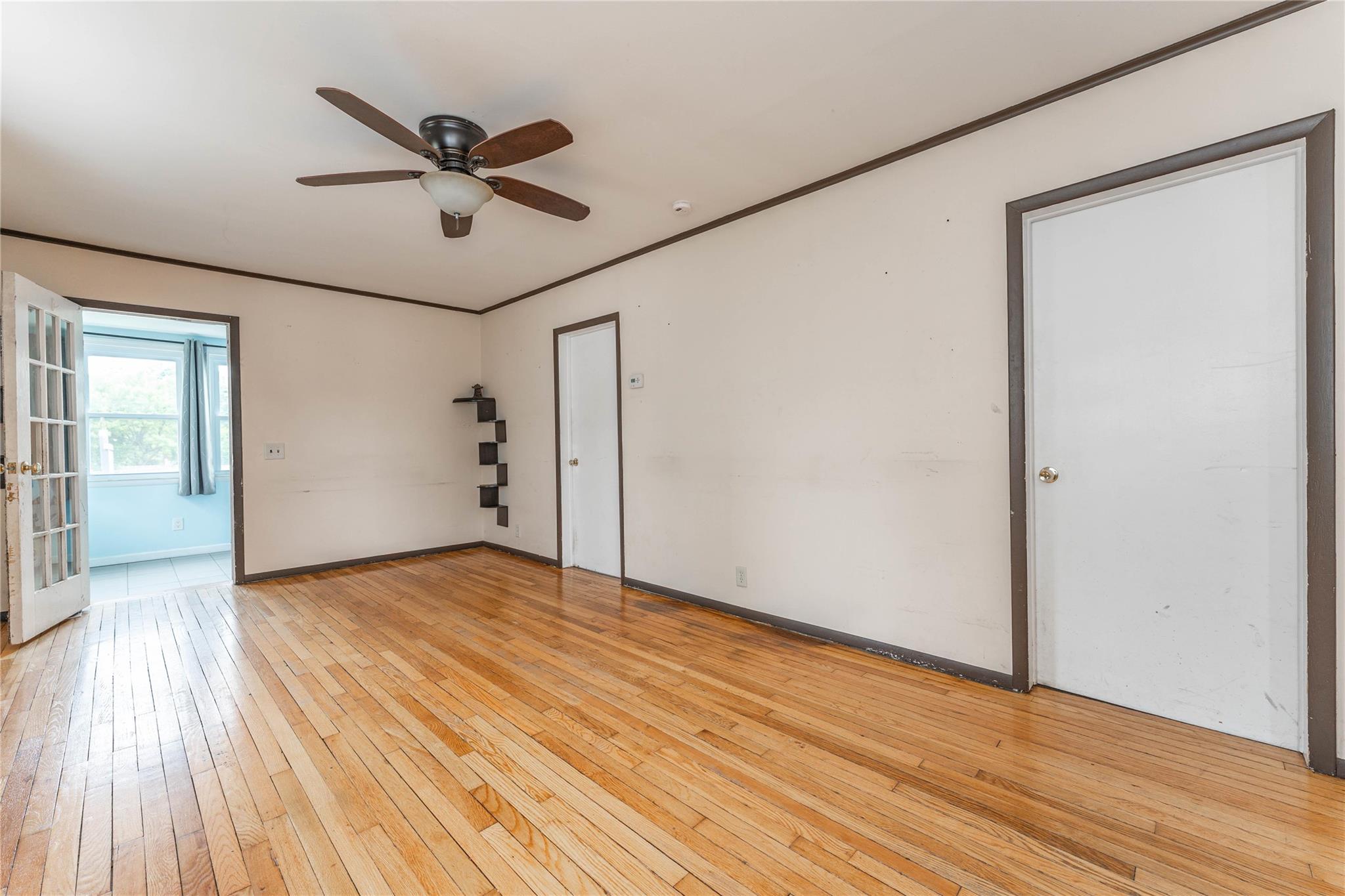 47 Harding Avenue, Hicksville, New York image 4