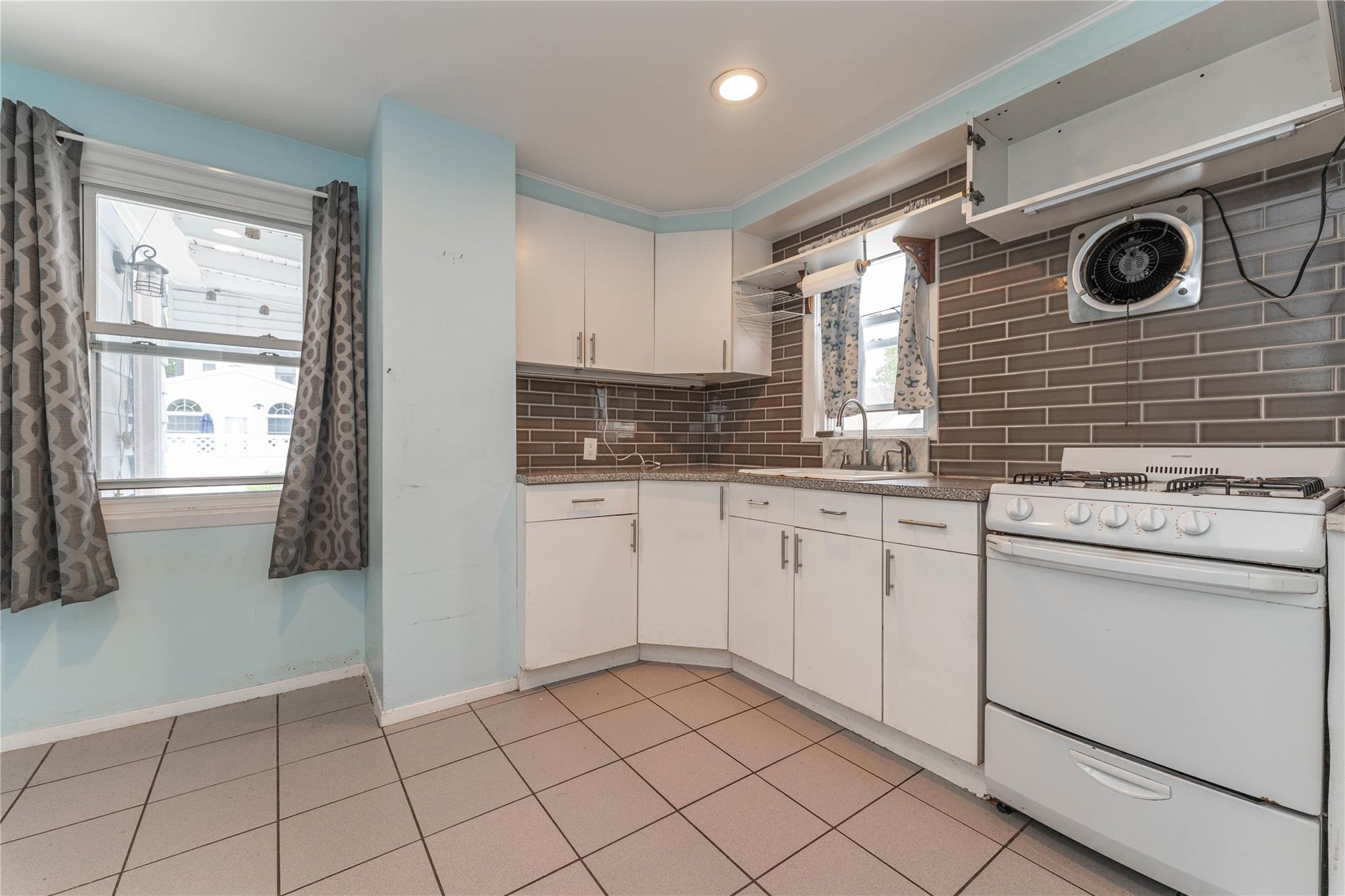 47 Harding Avenue, Hicksville, New York image 6