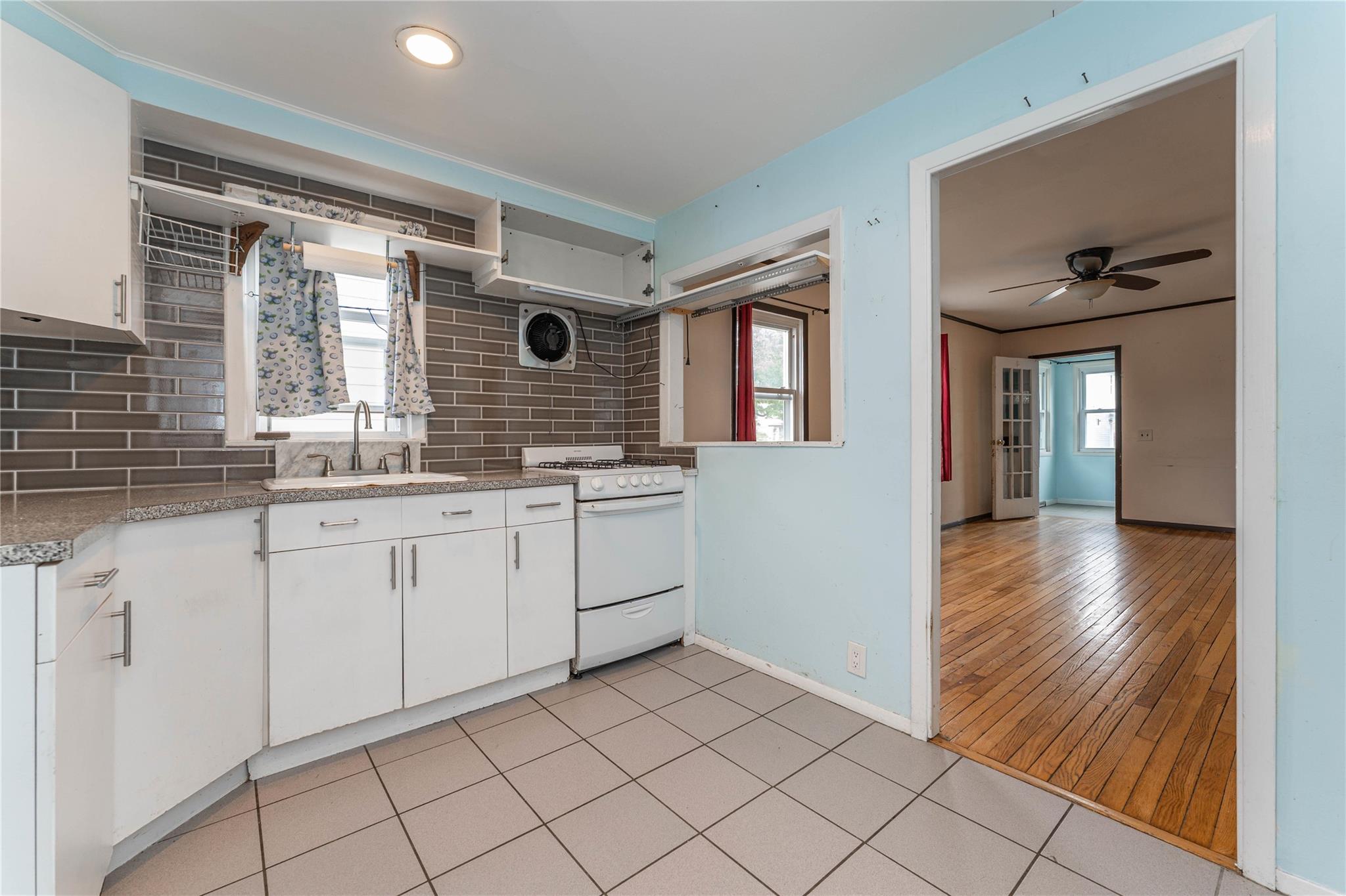47 Harding Avenue, Hicksville, New York image 5