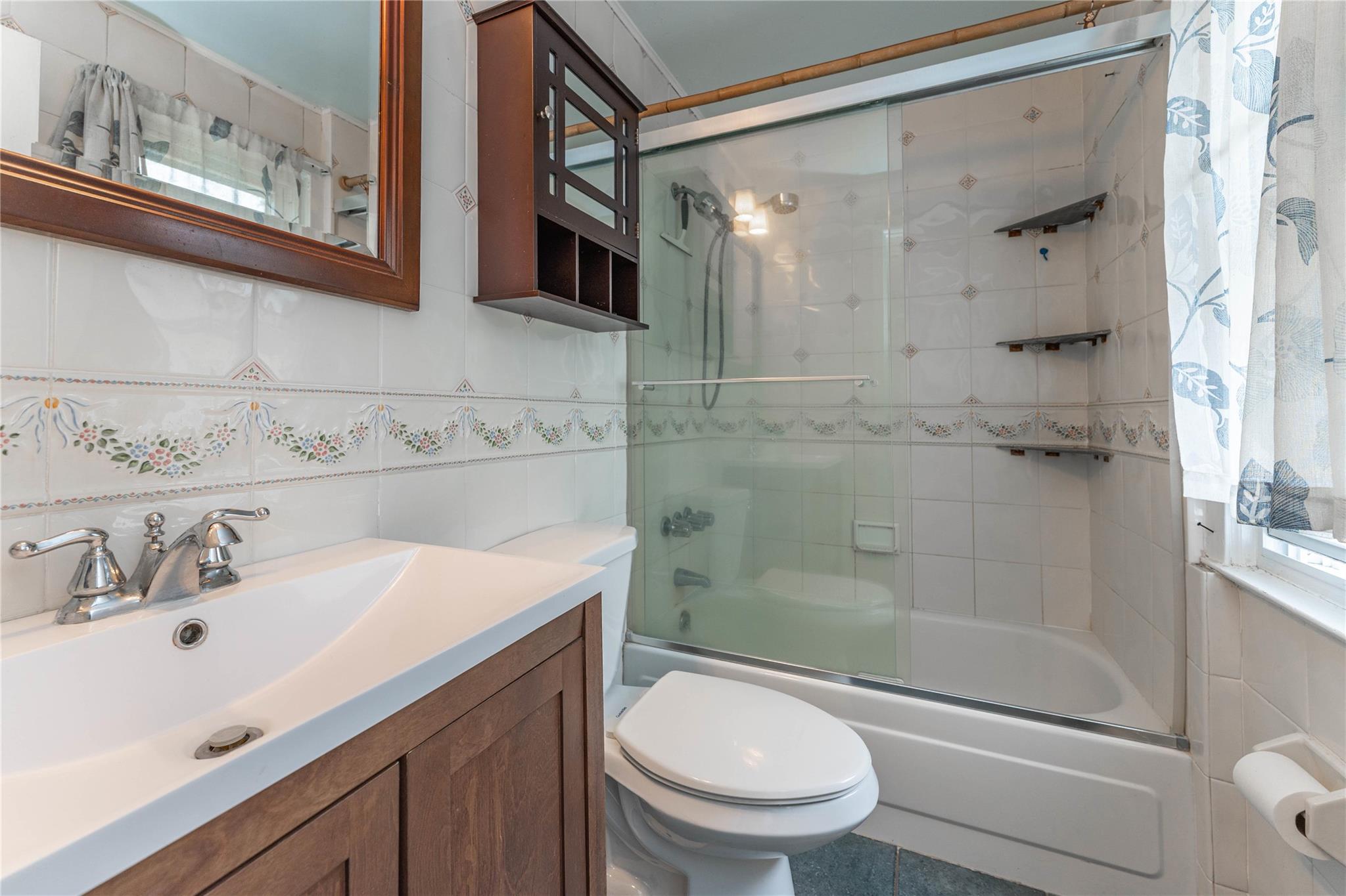 47 Harding Avenue, Hicksville, New York image 8