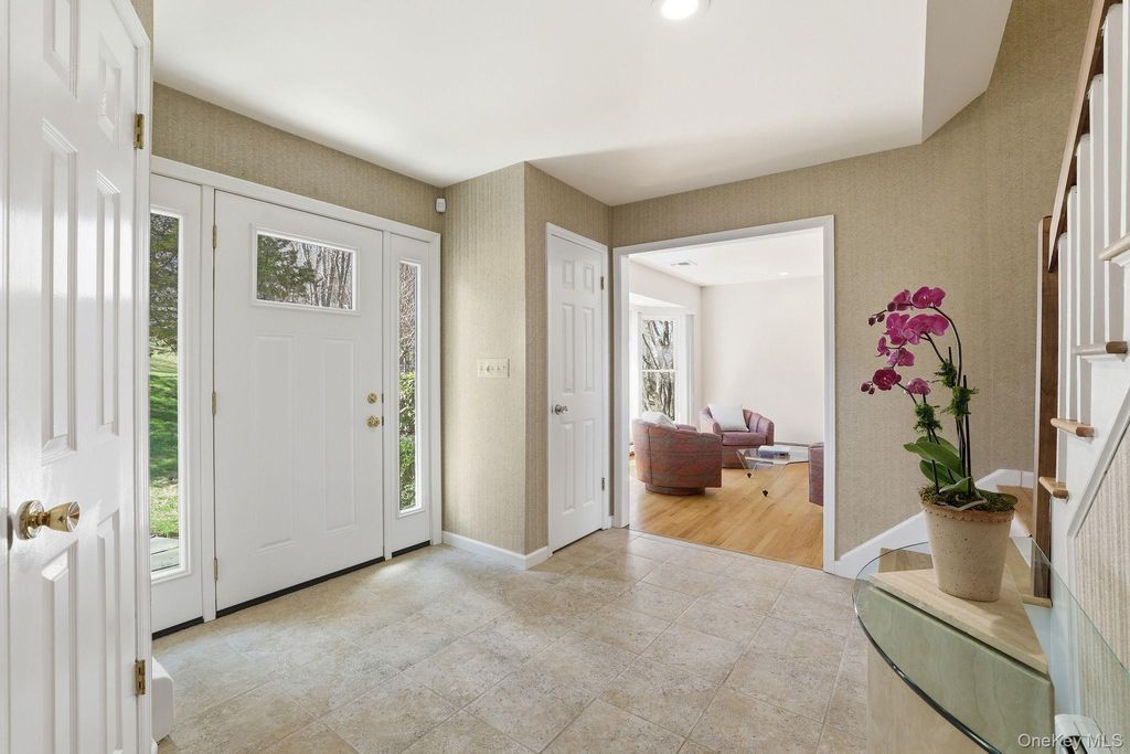 Photo of 35 Woodcrest Drive, Armonk, NY 10504 (MLS # 975129)