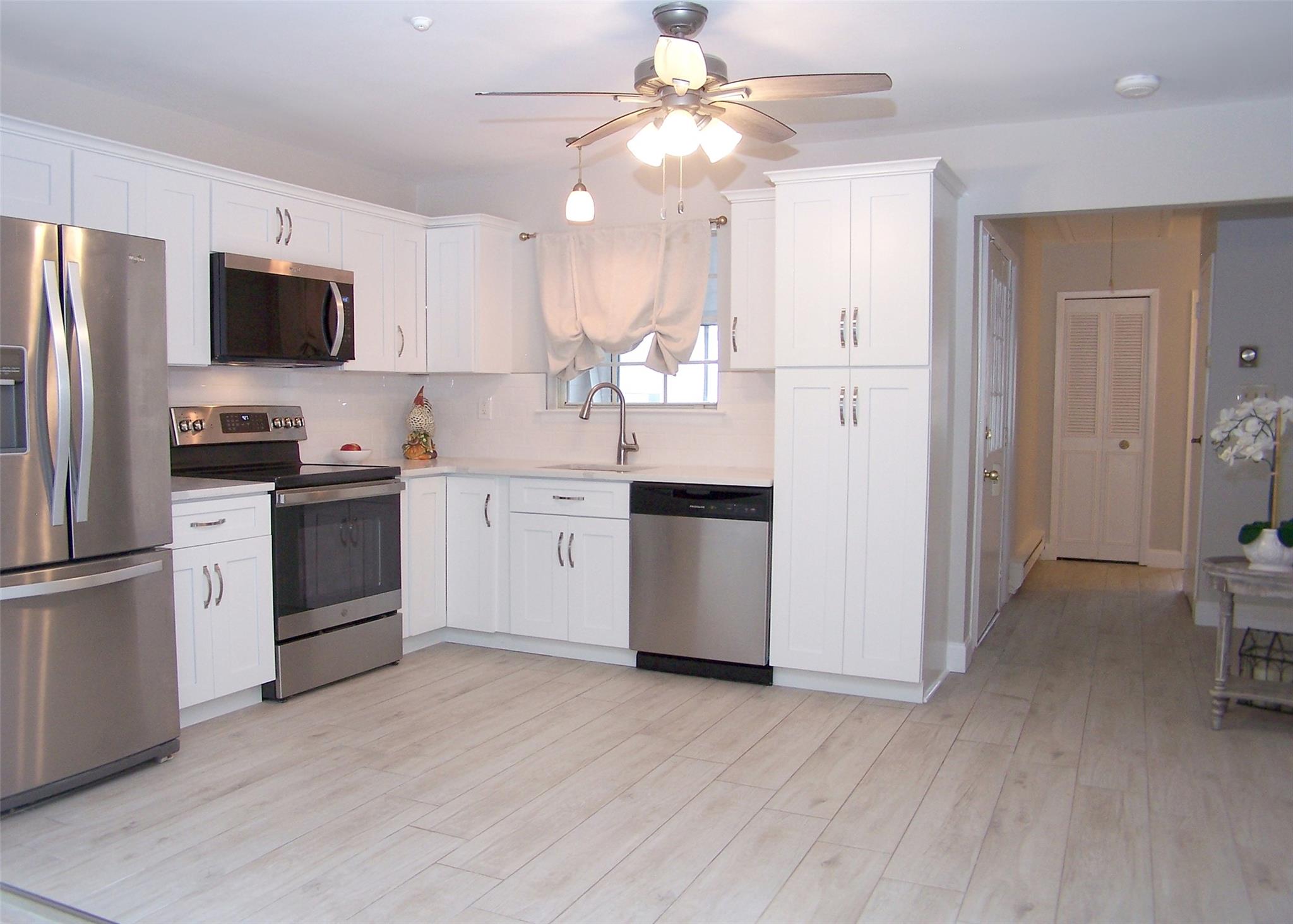 16 Hearthside Drive, Mount Sinai, New York image 4
