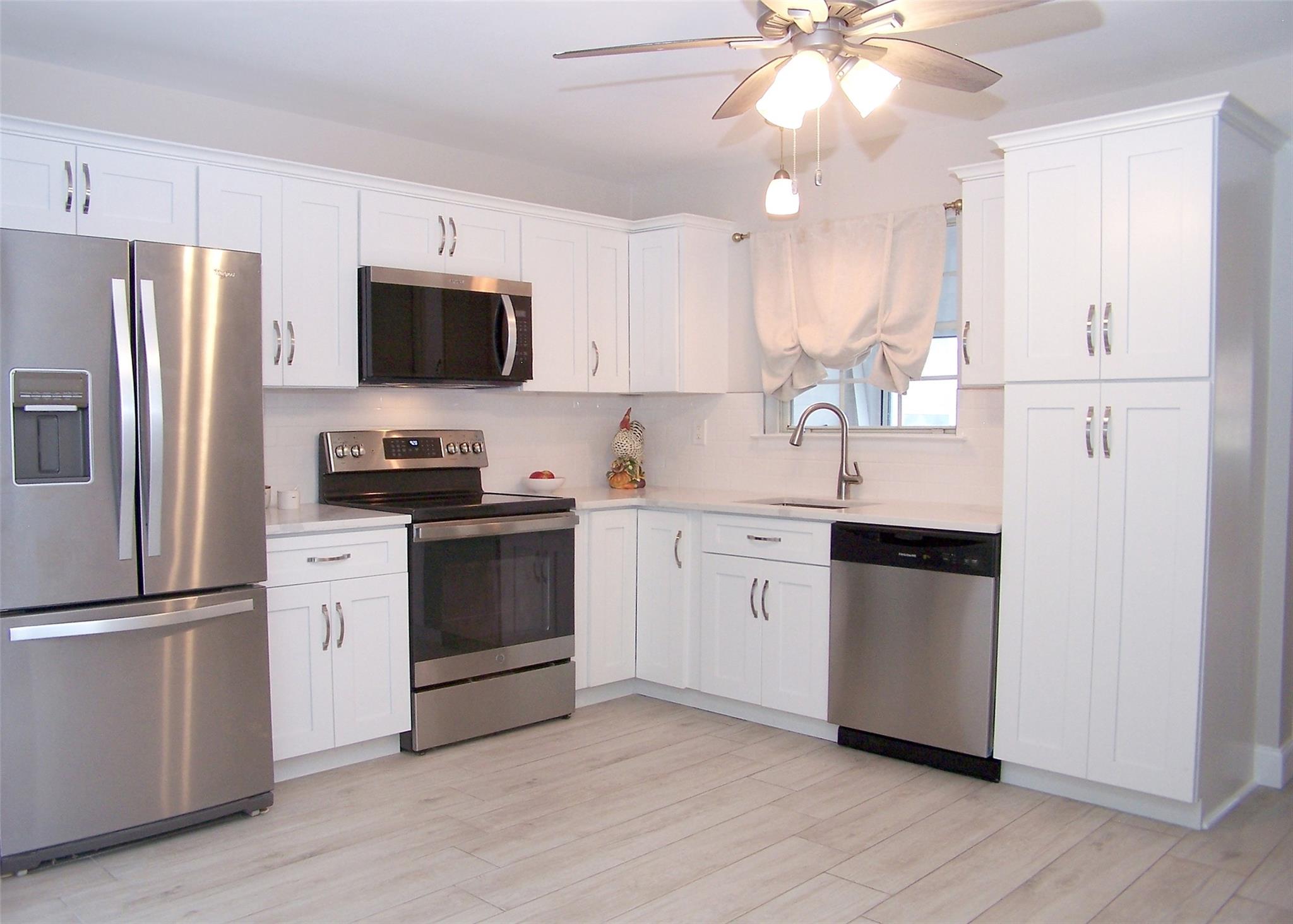 16 Hearthside Drive, Mount Sinai, New York image 5