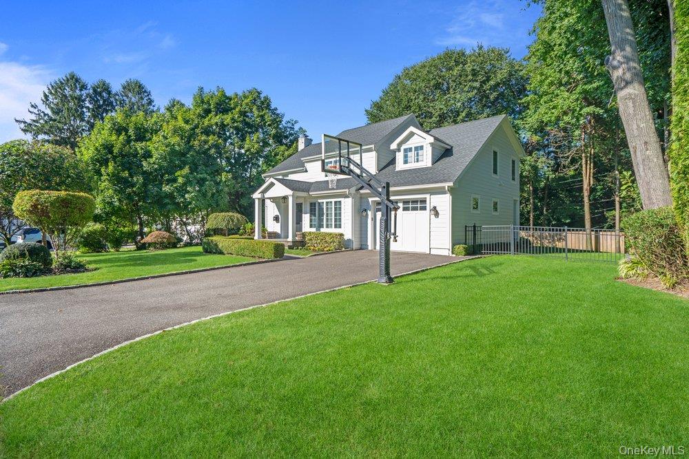 Photo of 149 Wagon Road, Roslyn Heights, NY 11577 (MLS # 1064710)