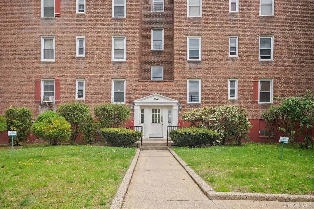 Photo of 134 Ravine Avenue #3B, Yonkers, NY 10701 (MLS # 987137)