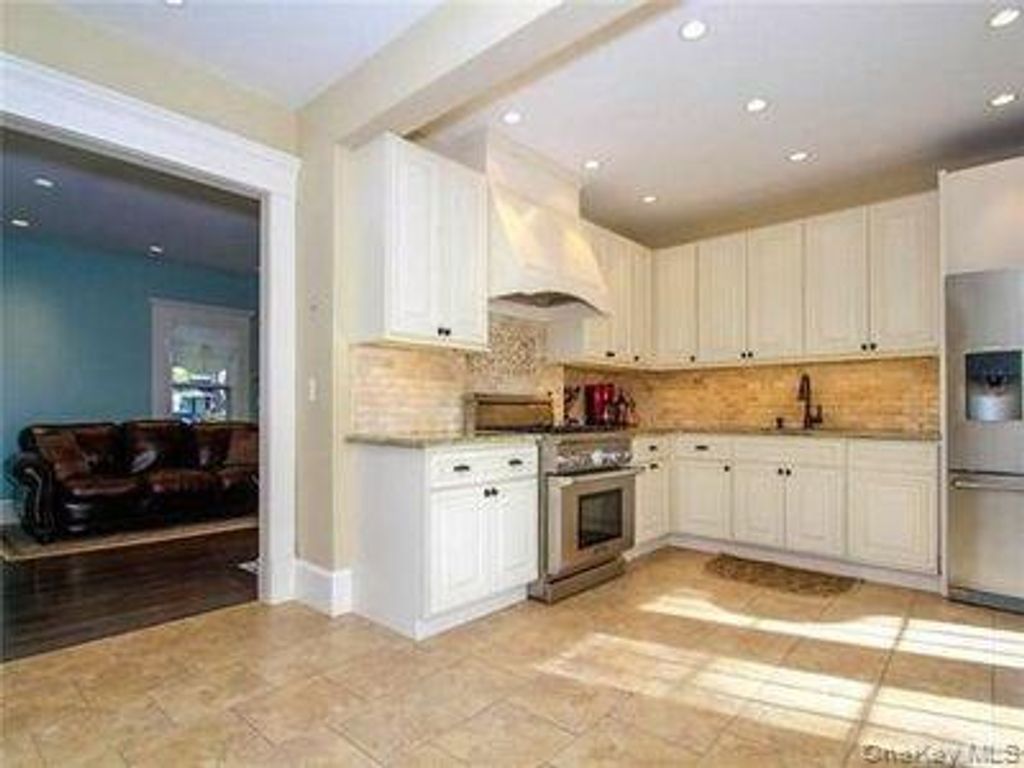 Photo of 35 Francis Terrace, Glen Cove, NY 11542 (MLS # 943372)