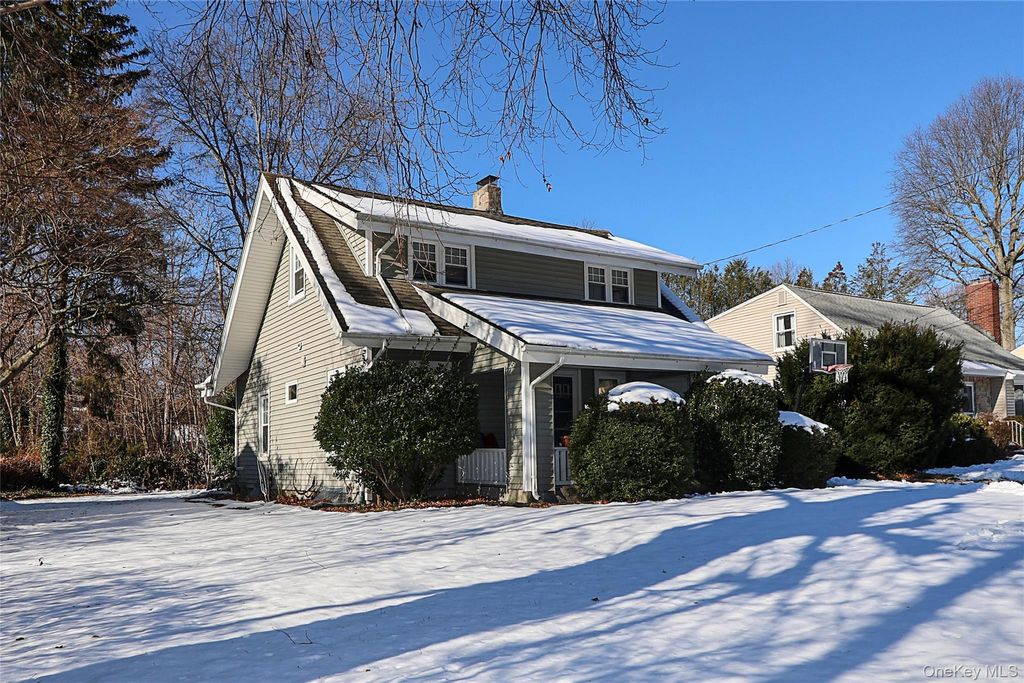 Photo of 35 Francis Terrace, Glen Cove, NY 11542 (MLS # 943372)