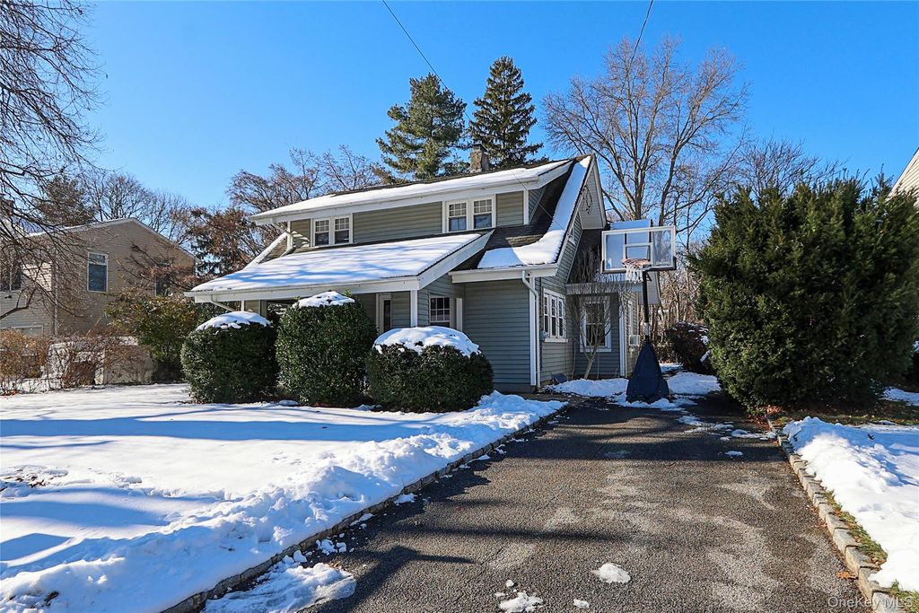 Photo of 35 Francis Terrace, Glen Cove, NY 11542 (MLS # 943372)