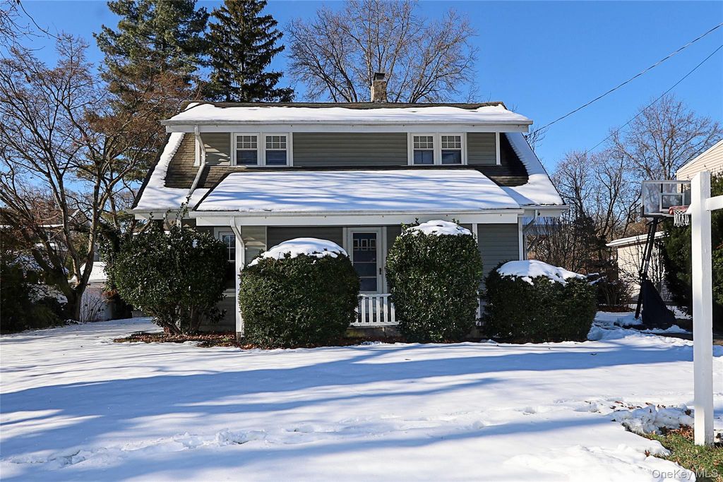 Photo of 35 Francis Terrace, Glen Cove, NY 11542 (MLS # 943372)