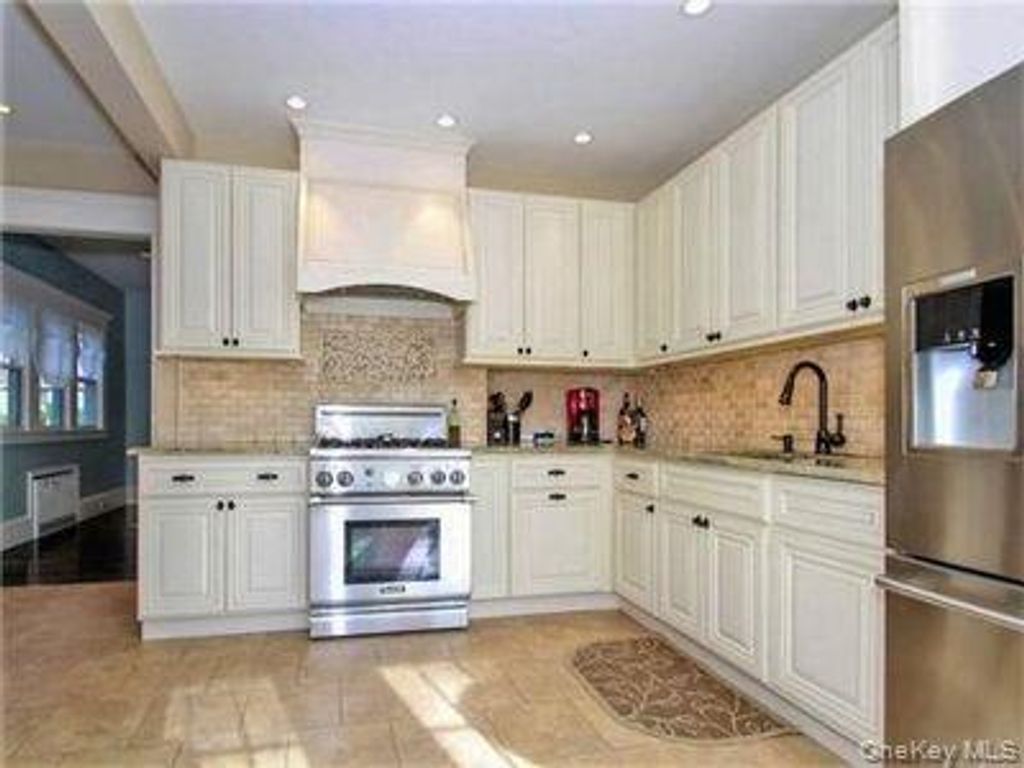 Photo of 35 Francis Terrace, Glen Cove, NY 11542 (MLS # 943372)