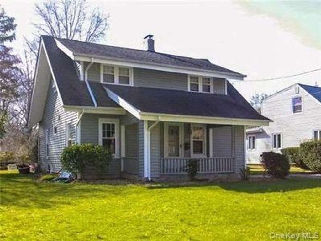 Photo of 35 Francis Terrace, Glen Cove, NY 11542 (MLS # 943372)