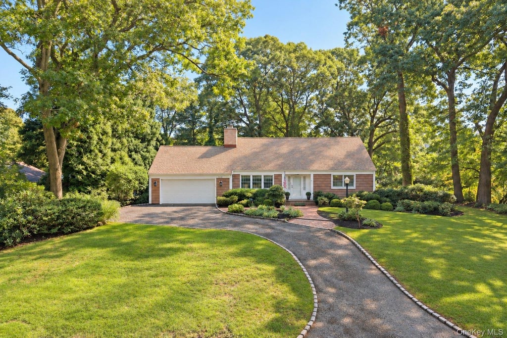 Photo of 7 Soundview Drive, Port Jefferson, NY 11777 (MLS # 1065773)