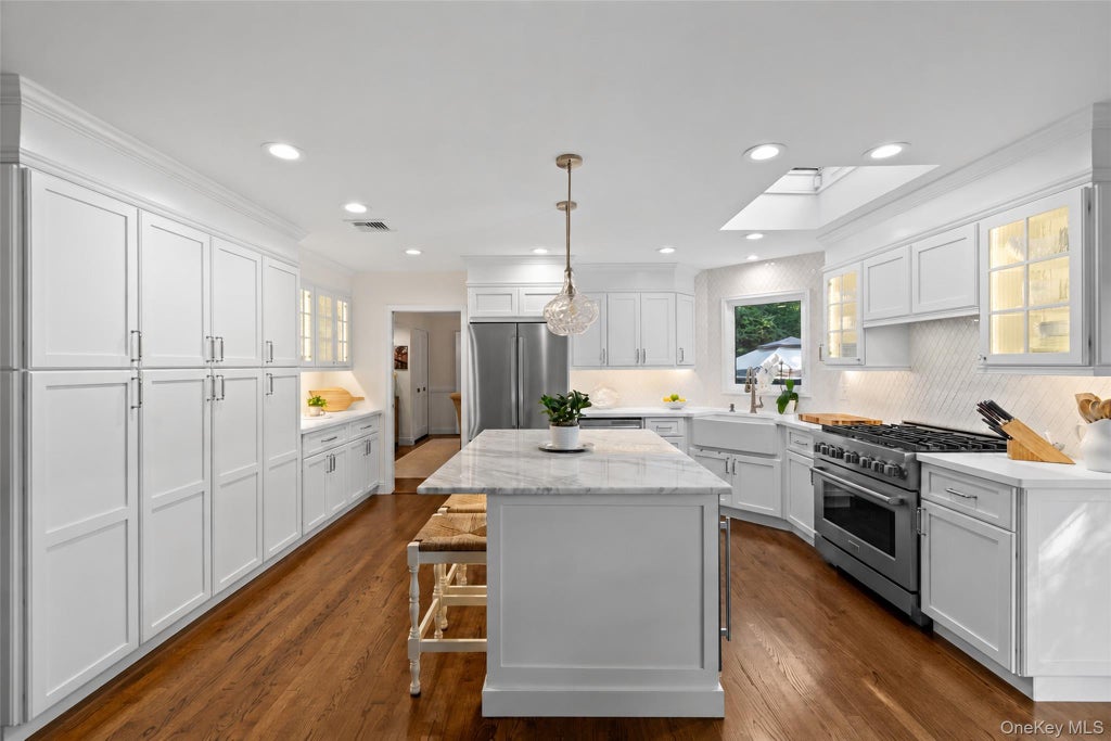 Photo of 7 Soundview Drive, Port Jefferson, NY 11777 (MLS # 1065773)