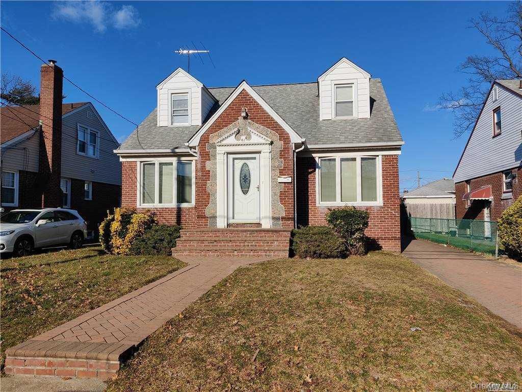 Photo of 63 E Dover Street, Valley Stream, NY 11580 (MLS # 990503)