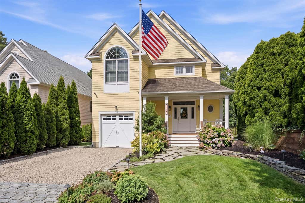 Photo of 114 Eatons neck Road, Northport, NY 11768 (MLS # 1032526)