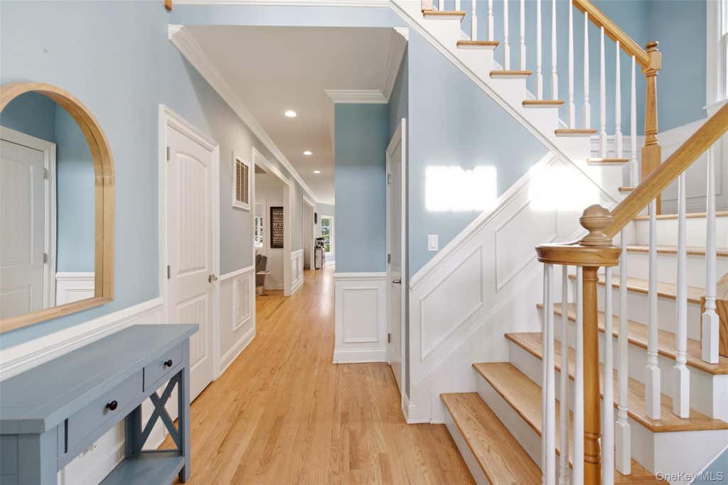 Photo of 114 Eatons neck Road, Northport, NY 11768 (MLS # 1032526)