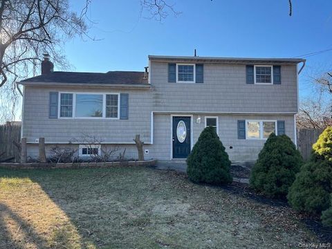 Photo of 18 Lark Drive, Centereach, NY 11720 (MLS # 951095)