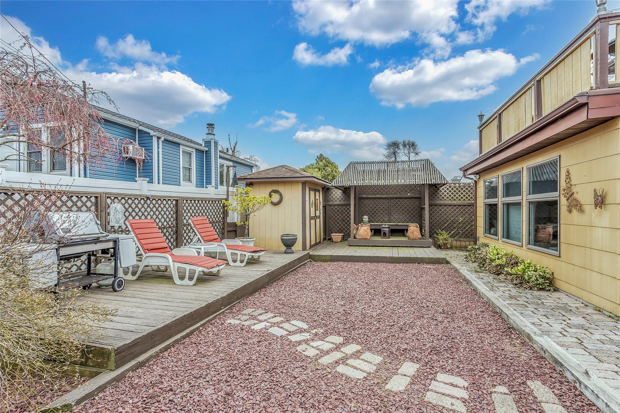 132 Lake Drive, Copiague, New York image 31